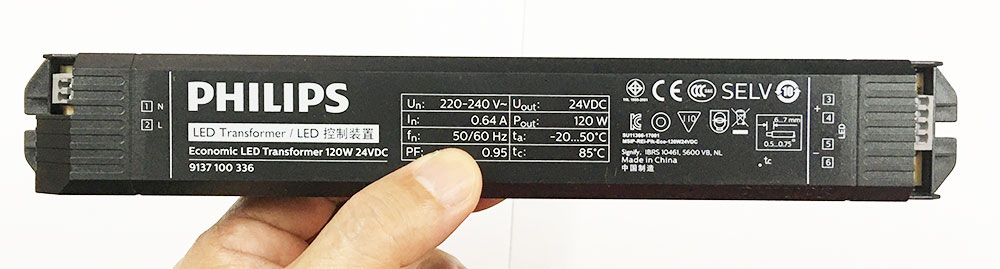 Mini Transformateur 220-240/12V AC 0-50W Halogène et LED 0-30W Dimmabl